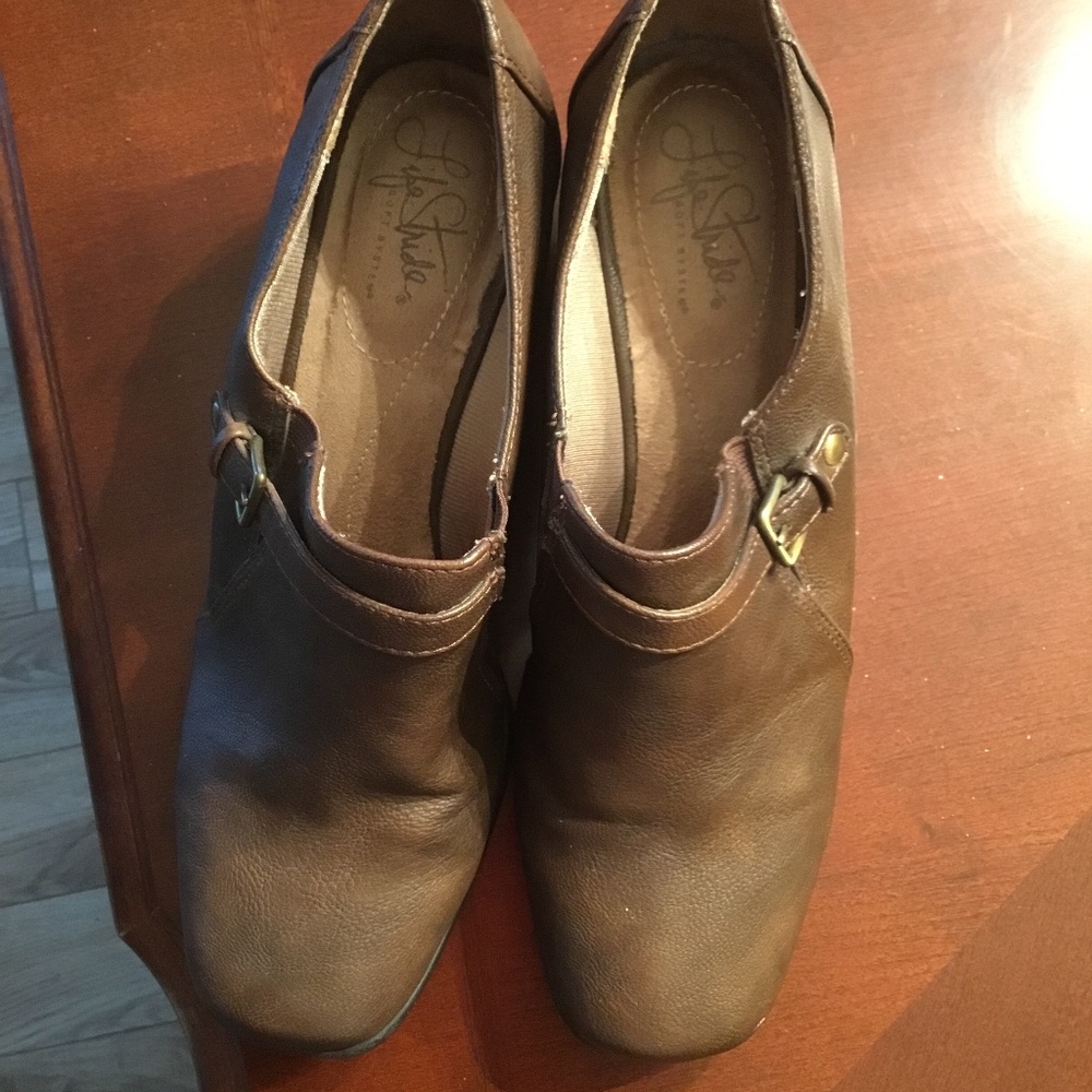LIFE STRIDE SHOES SIZE 8.5